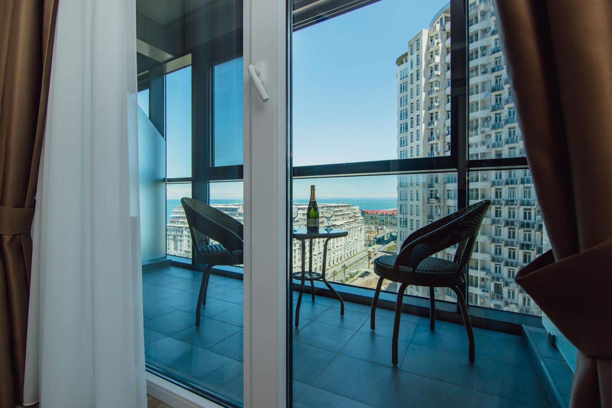 Your Sunshine Apartments Батуми Екстериор снимка
