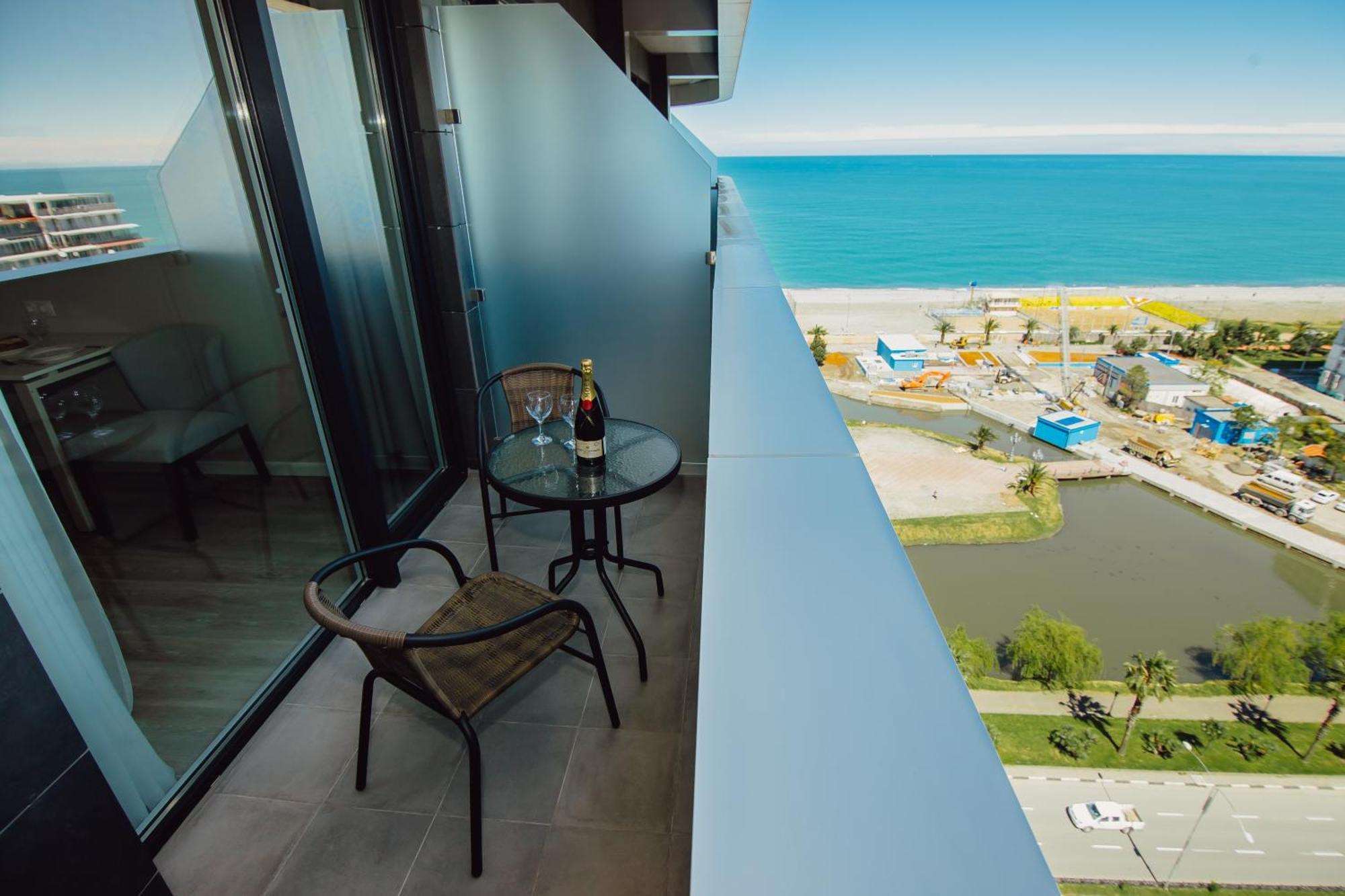 Your Sunshine Apartments Батуми Екстериор снимка