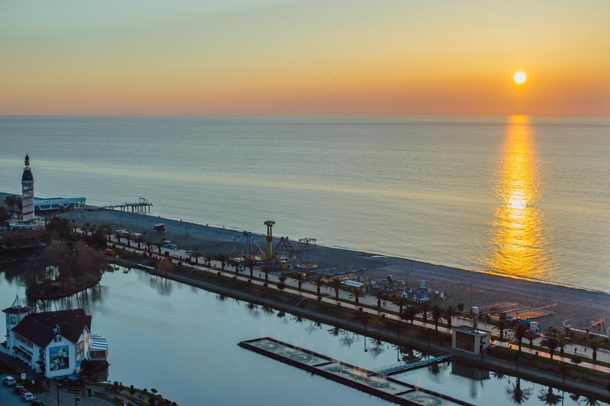 Your Sunshine Apartments Батуми Екстериор снимка